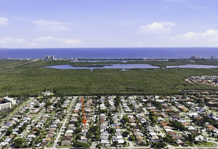 Less than 1 Mile to Dania Beach
