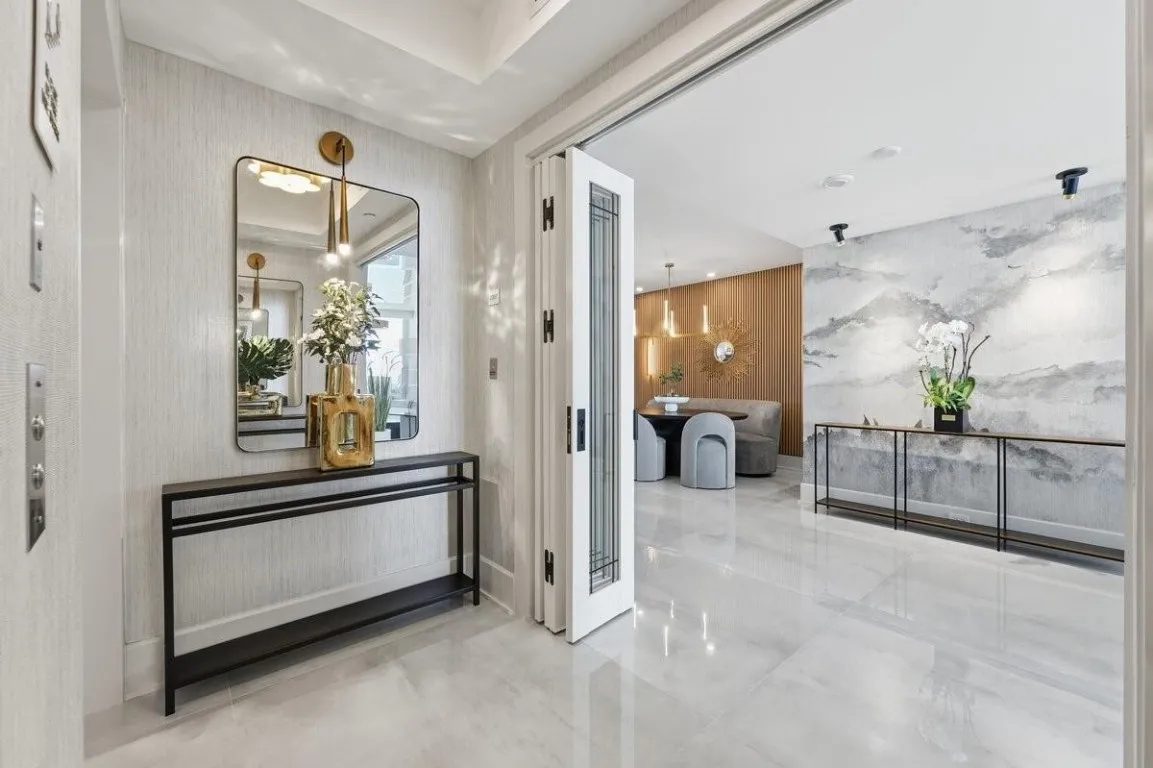 PRIVATE ELEVATOR ENTRY
