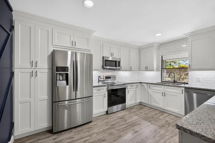 Great kitchen set-up!