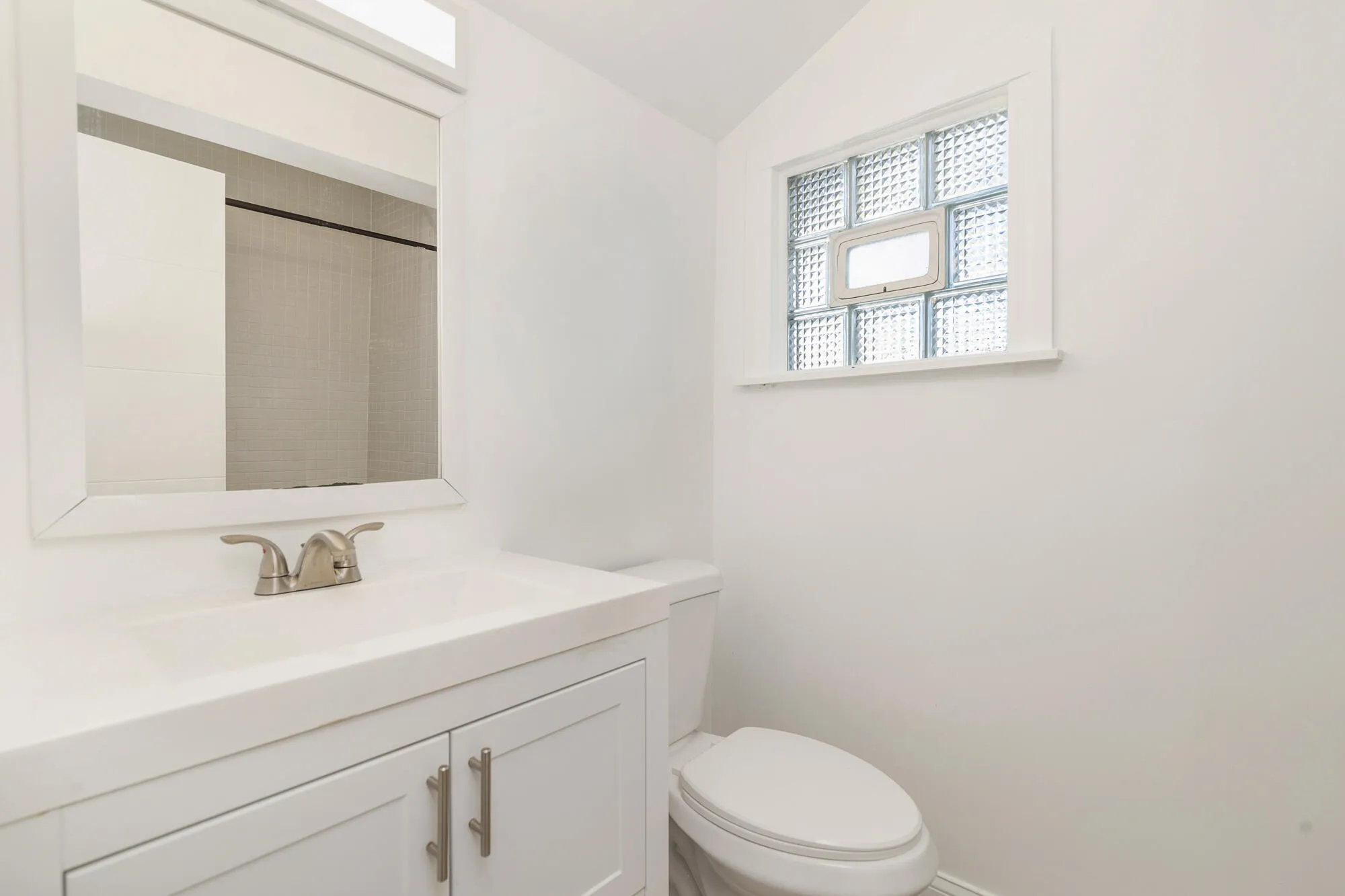 Guest Wing Bath