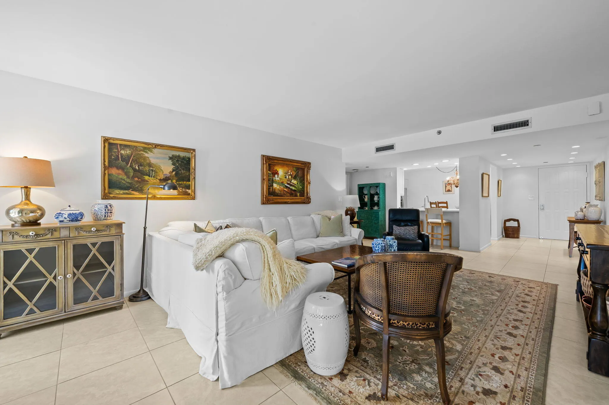 SPACIOUS LIVING AREA