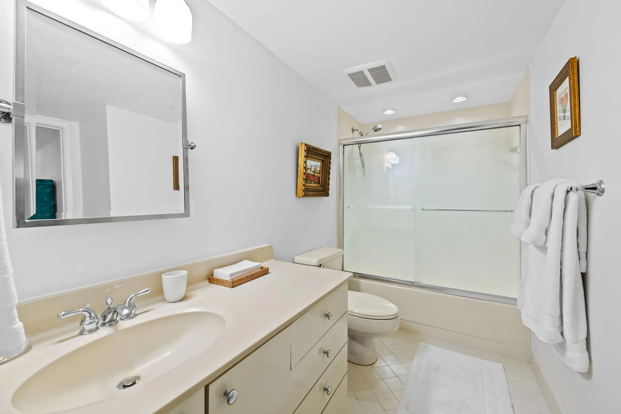 GUEST FULL BATH WITH TUB