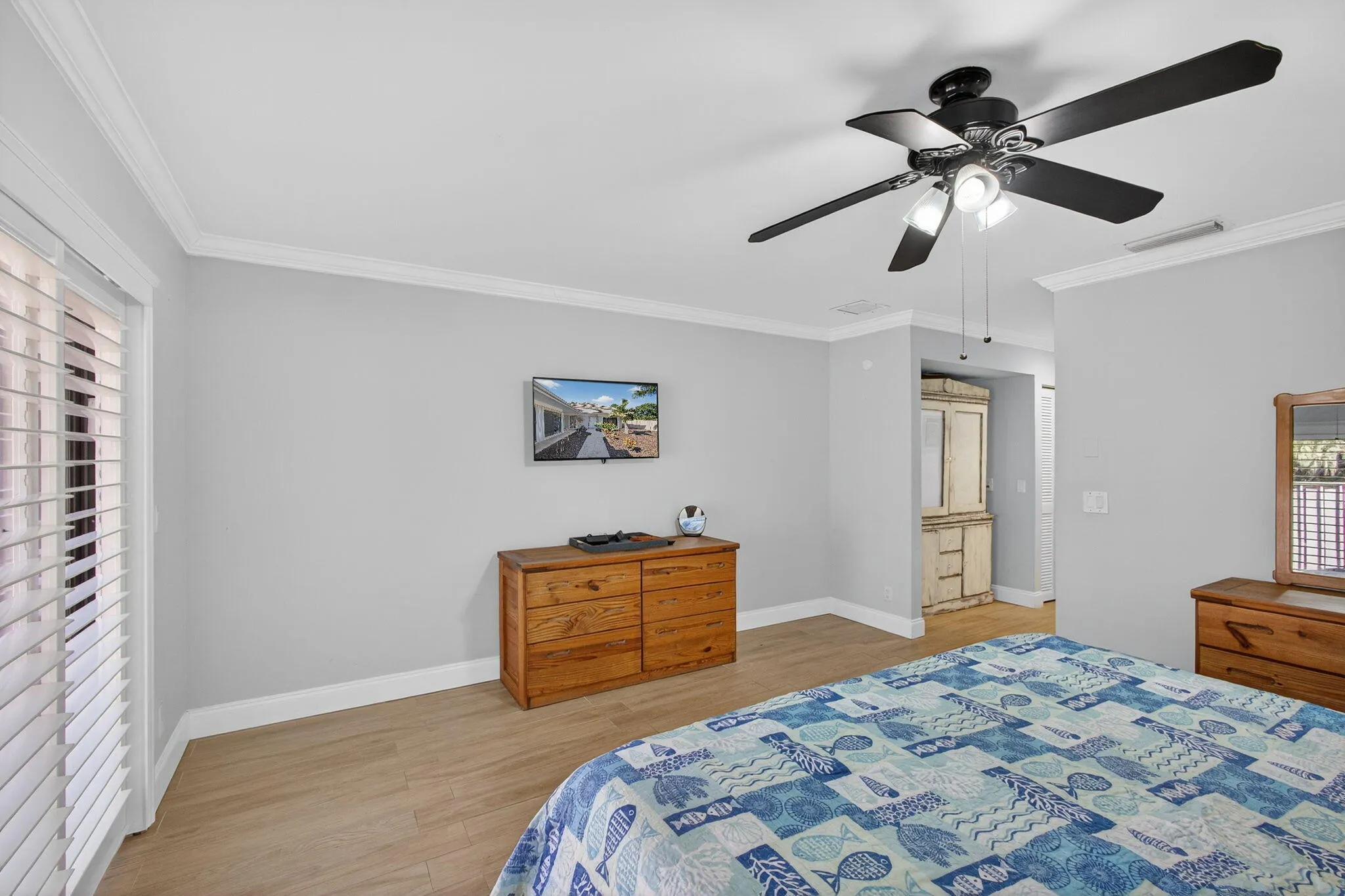 Master Bed to Entry