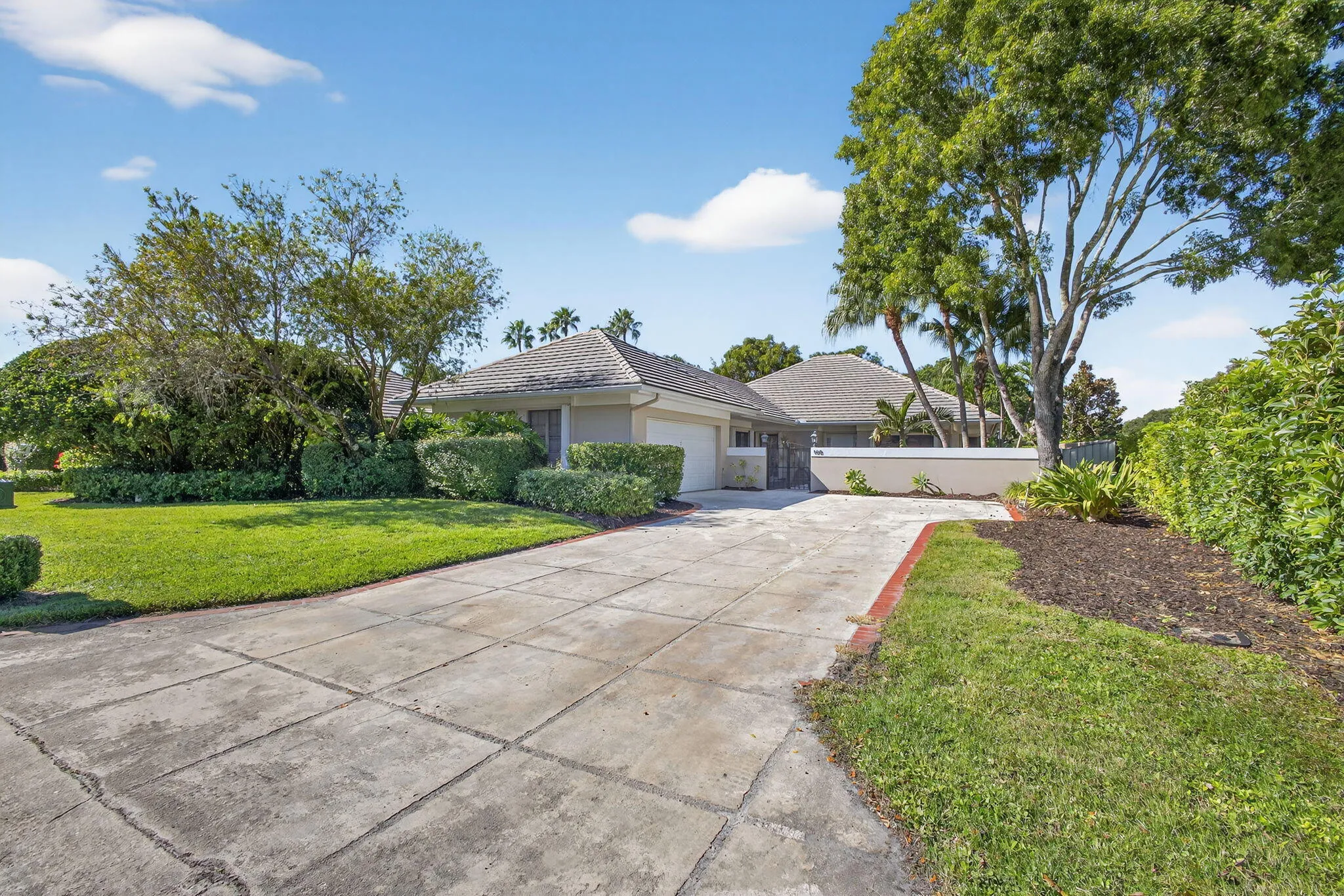 Front of 158 Coventry Pl