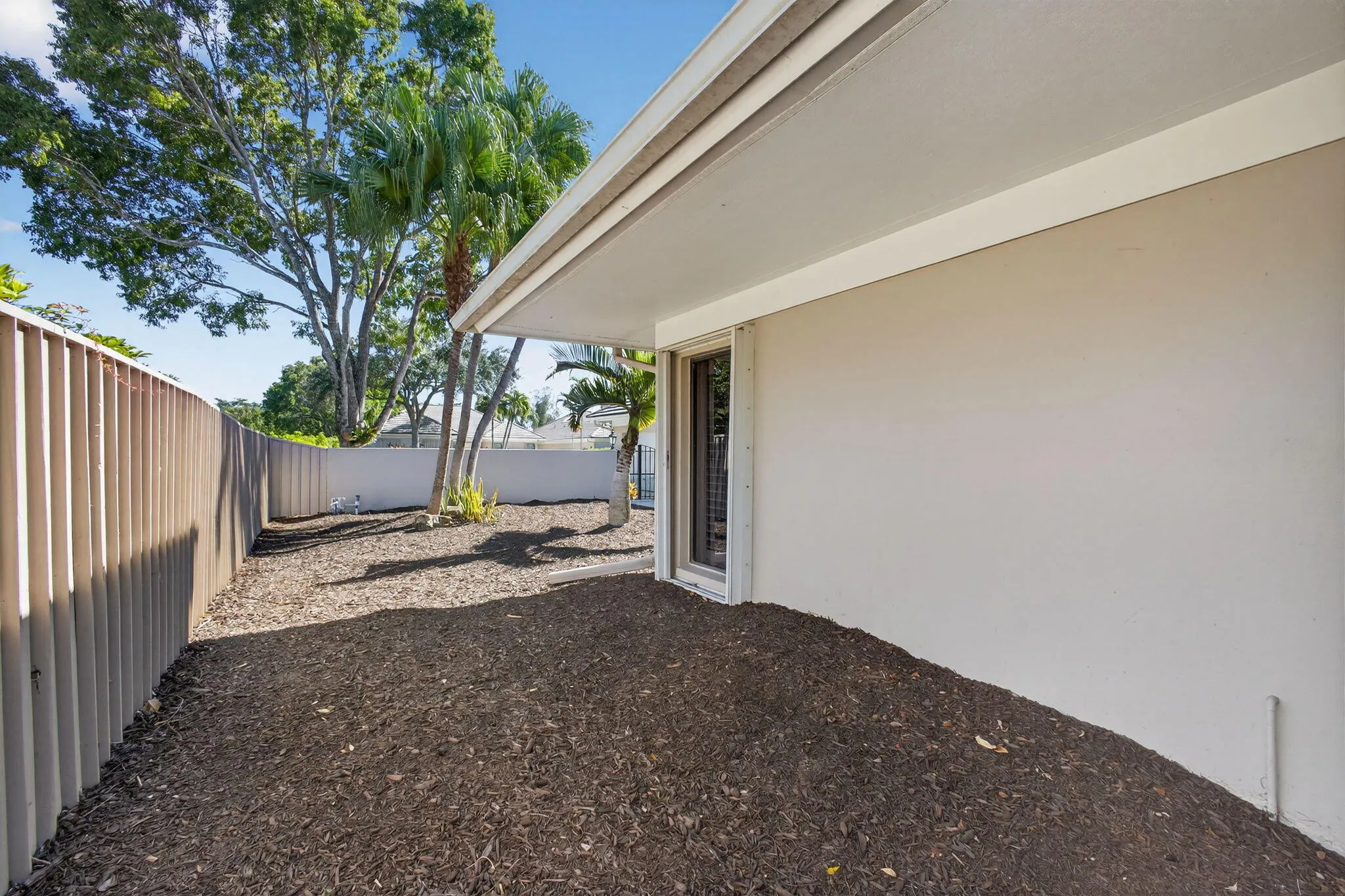 Corner to Front Yard - Fully Fenced