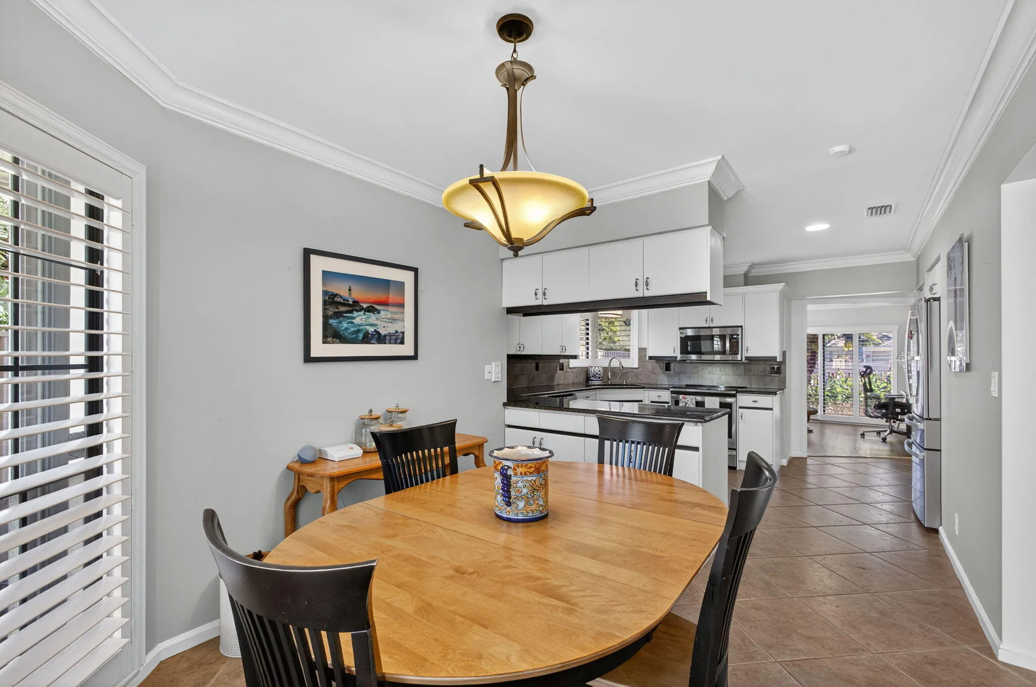 Breakfast Nook to Kitchen