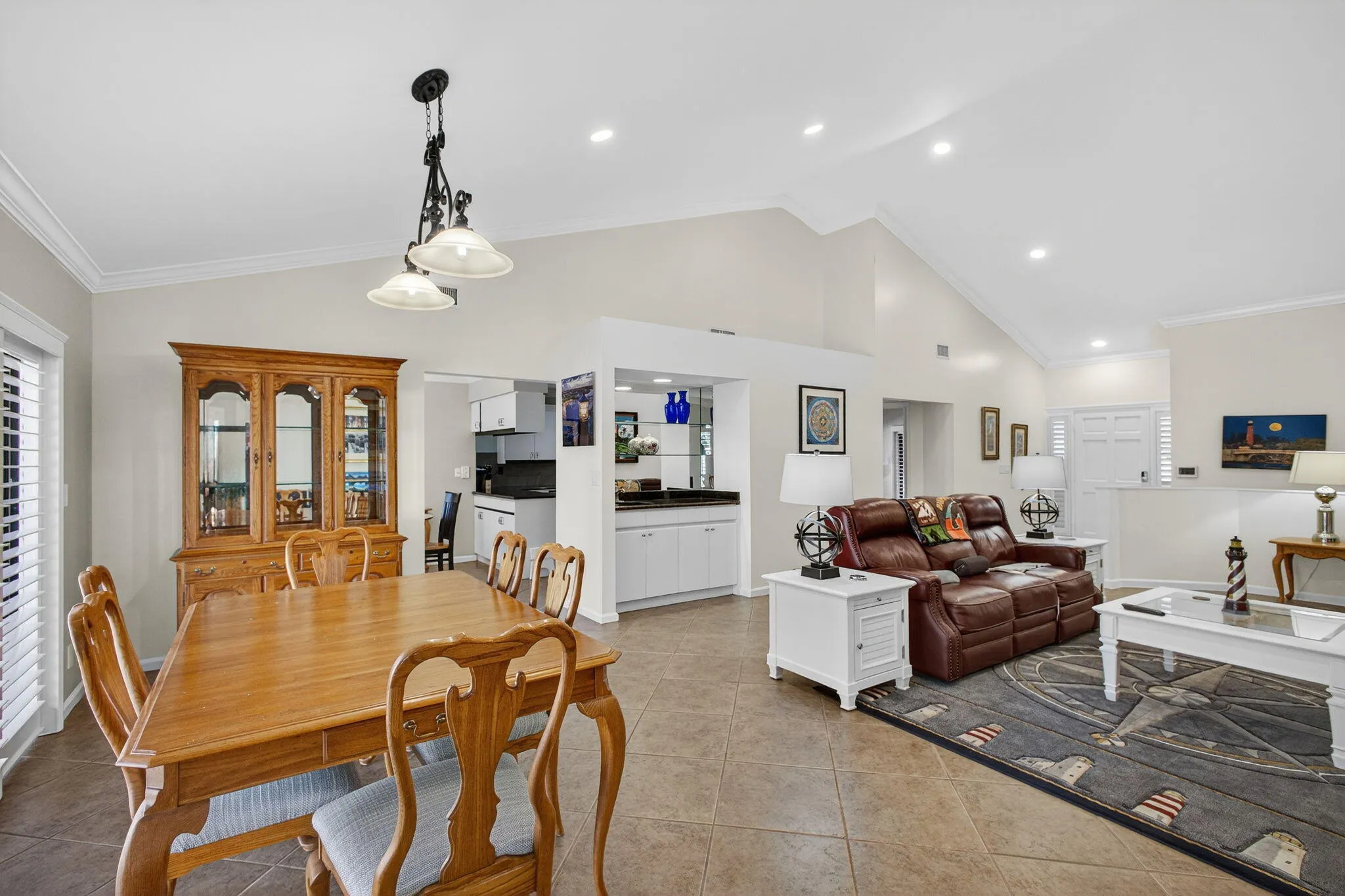 Dining to Kitchen