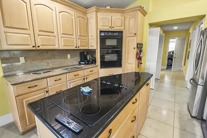 Leth Kitchen 6