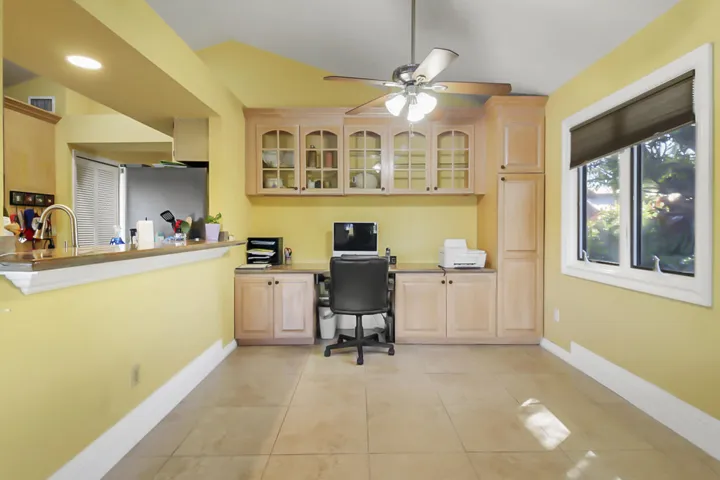 Leth Desk Area