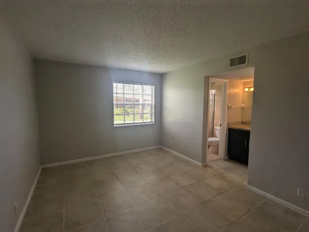 PXL_20251105_194028511