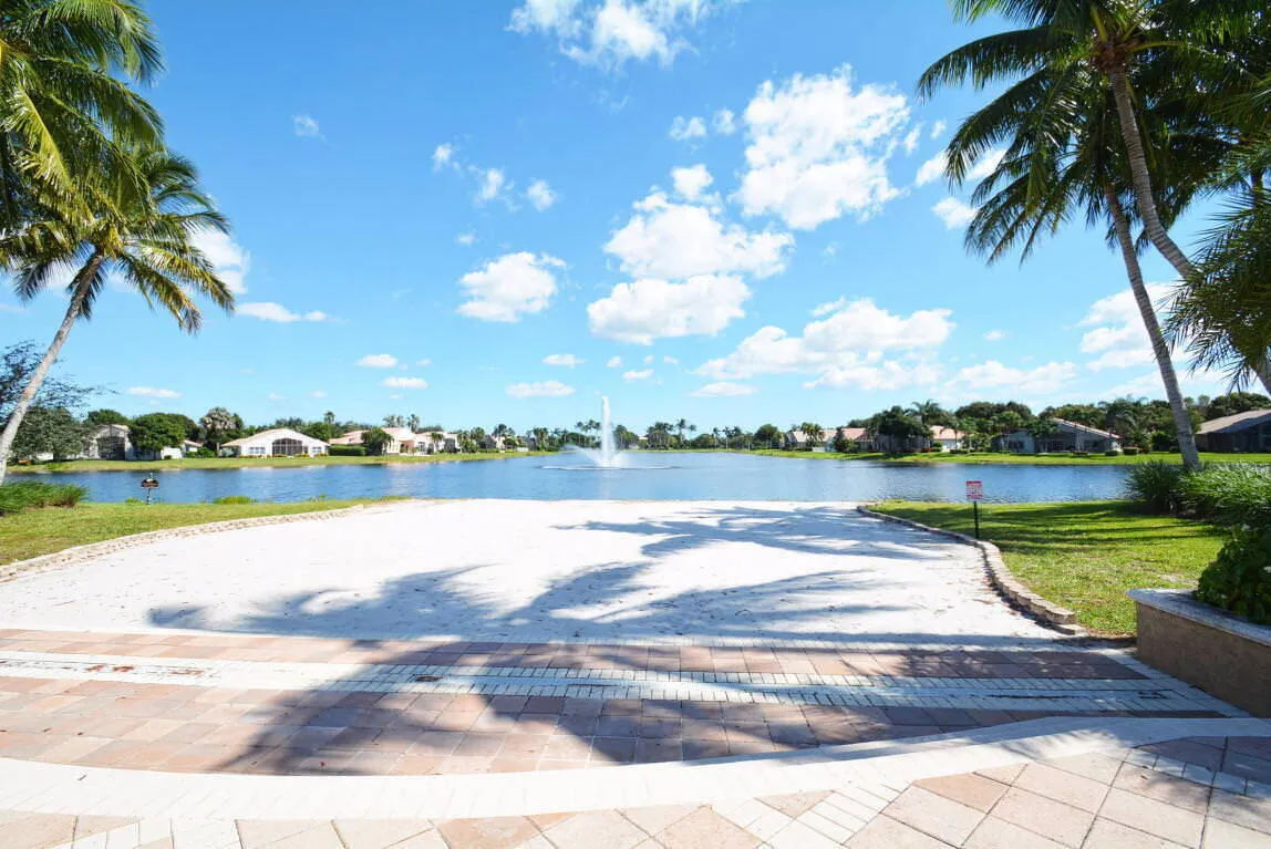 62-web-or-mls-40_valencia lakes (7)