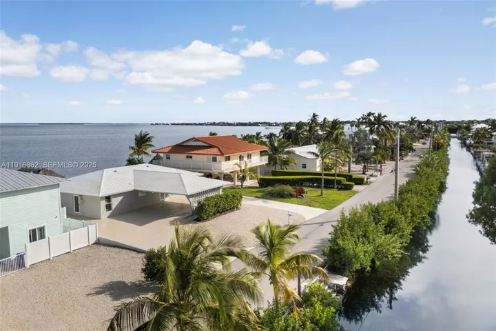 OCEAN AND CANAL FRONT