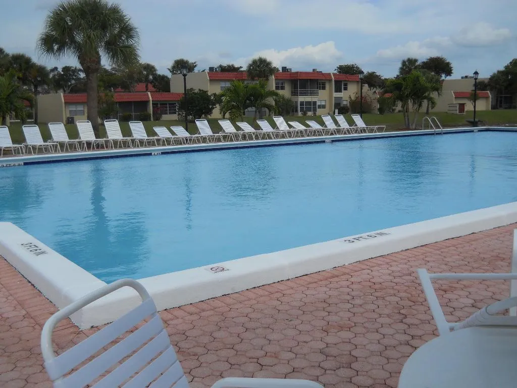 CLUBHSE A POOL