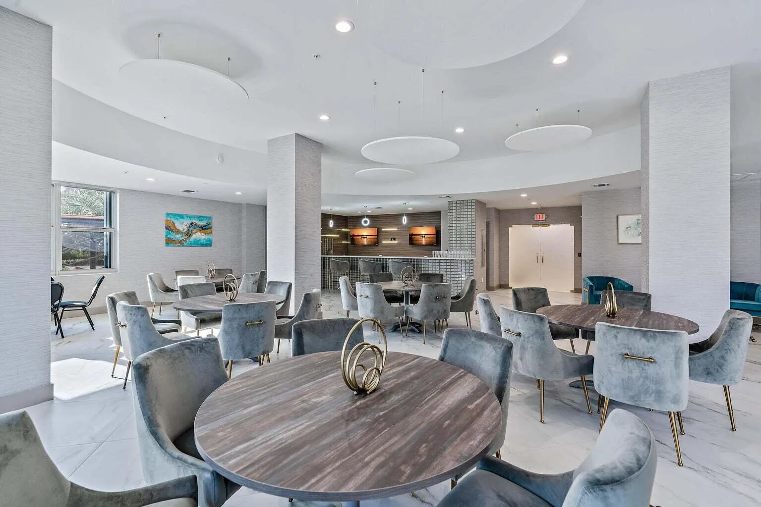 Community Ocean Room