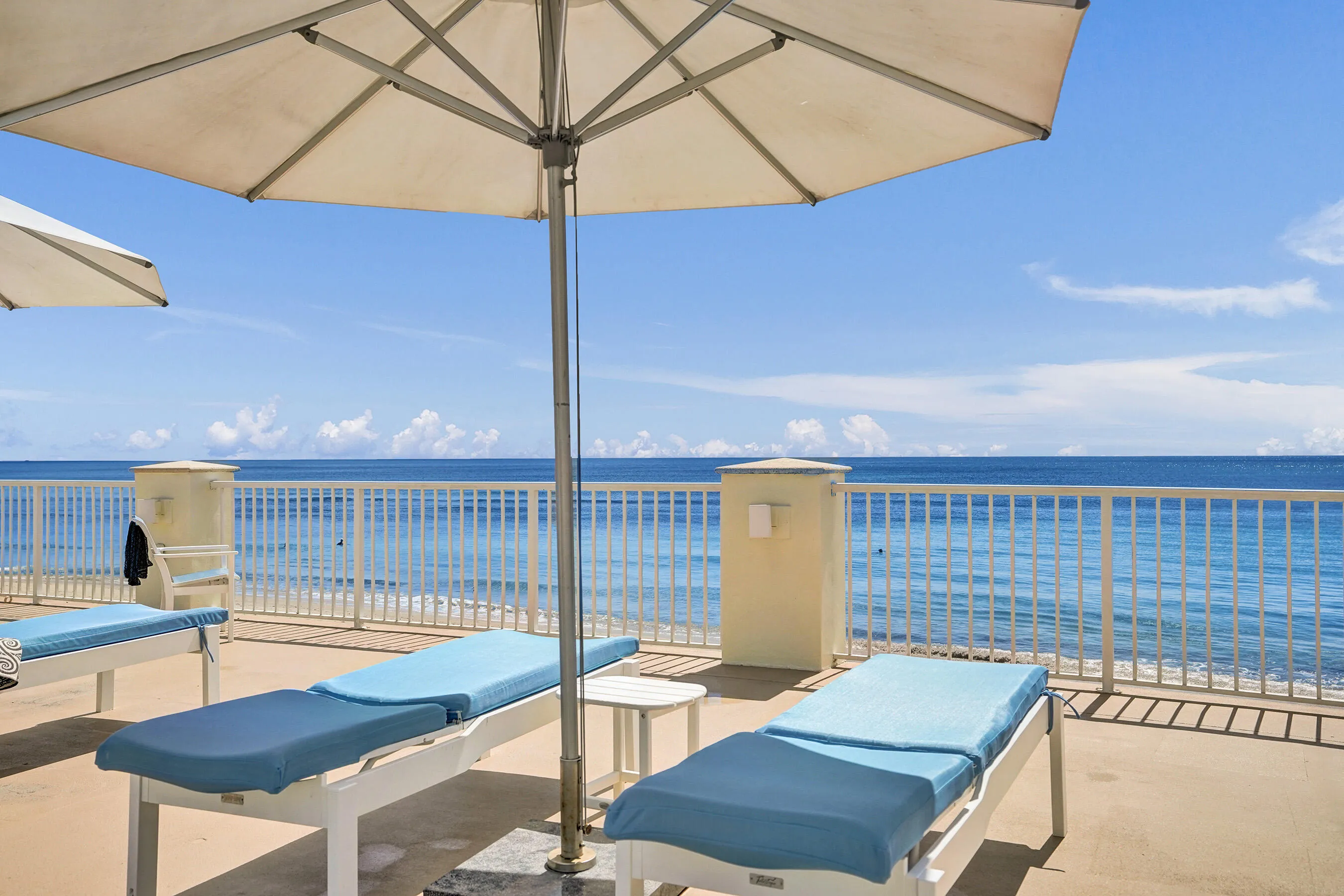 Resort Beach Vibe