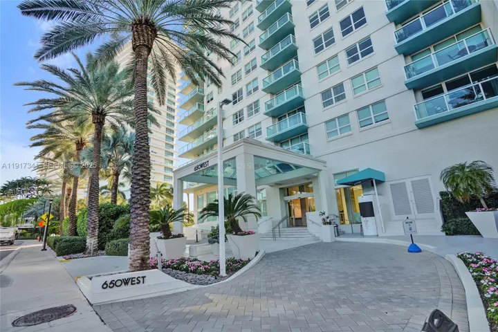 Building Entrance with Valet