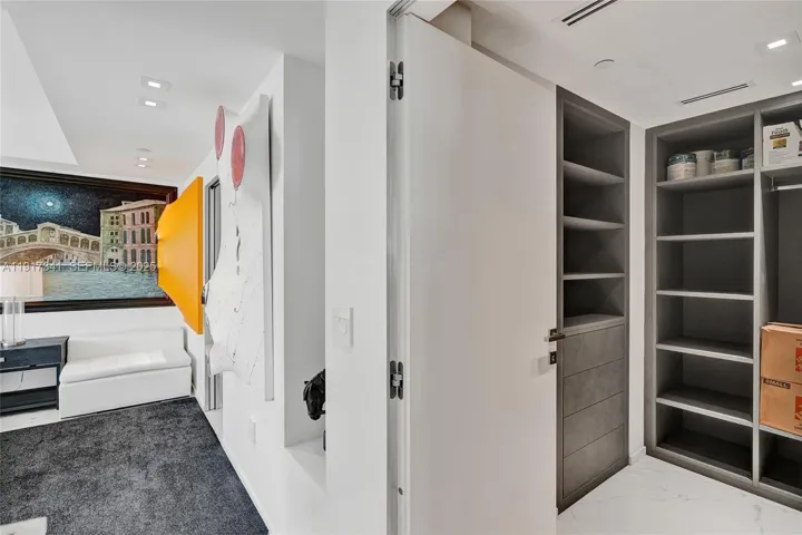 Walk-in Closet