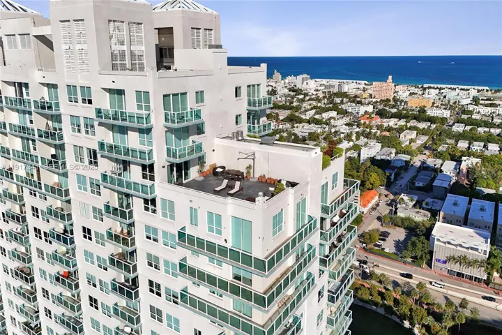 Private Rooftop Terrace (over 1100 SqFt)