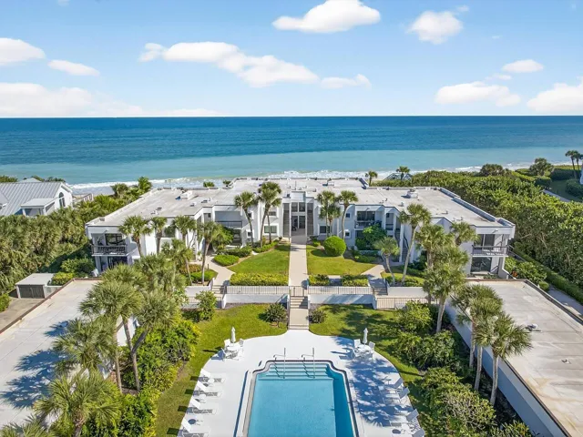 DIRECT OCEAN FRONT 2300 SQ FT CONDO
