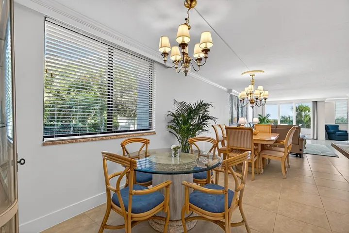 MAIN LIVING AREA