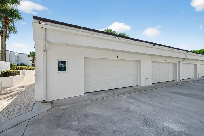 2 CAR GARAGE