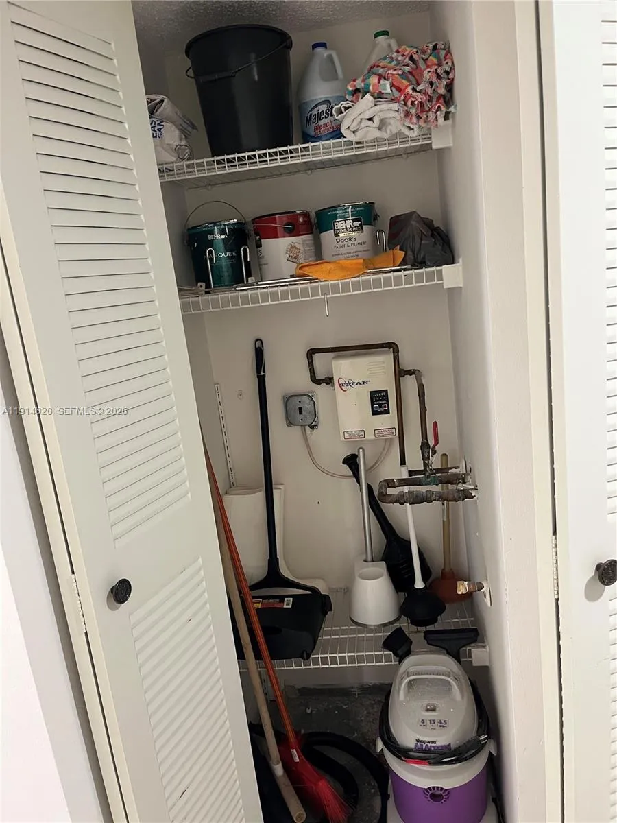 CLOSET / TANKLESS WATER HEATER