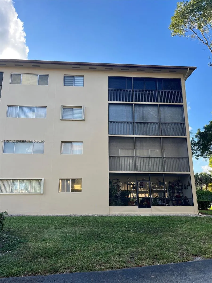 3rd floor unit shows accordion and sliding glass doors / screened large patio area