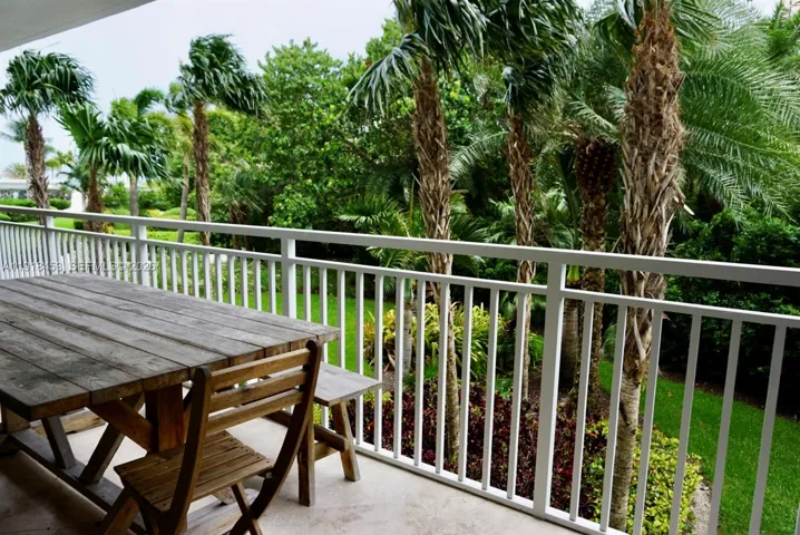 SPACIOUS VIEW TO GARDEN AND WATER