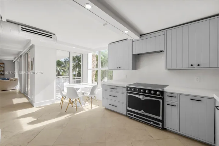 EAT IN KITCHEN