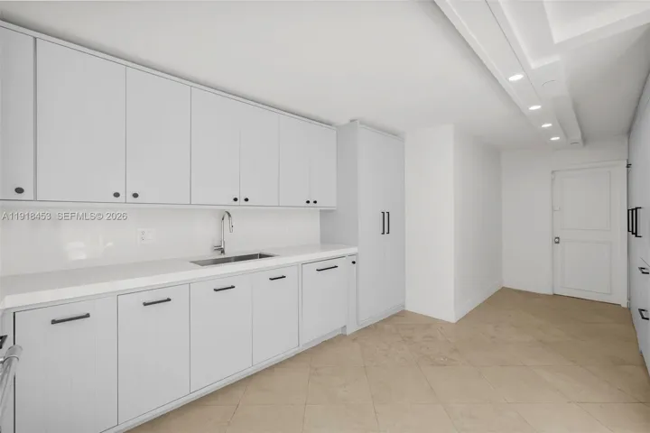 VERY SPACIOUS REMODELED KITCHEN