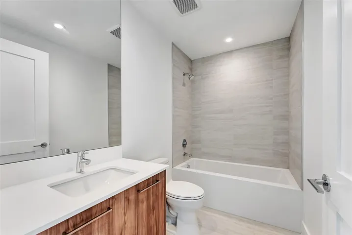 THIRD BEDROOM IN-SUITE BATHROOM