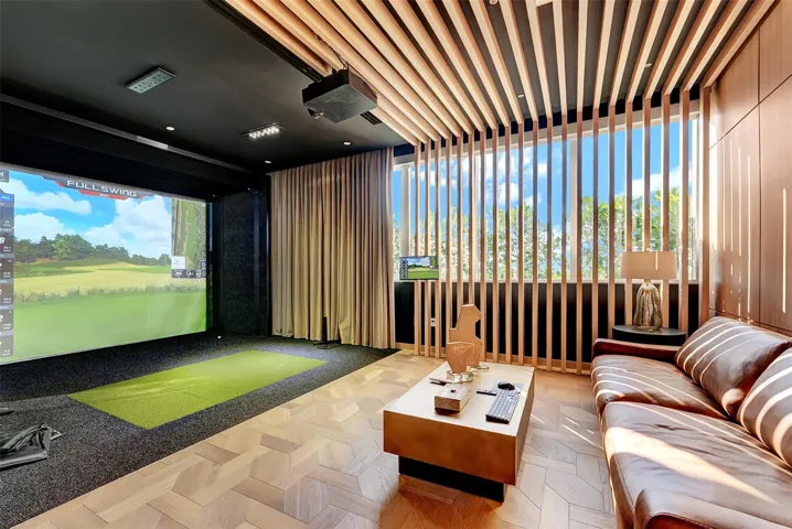 GOLF SIMULATOR