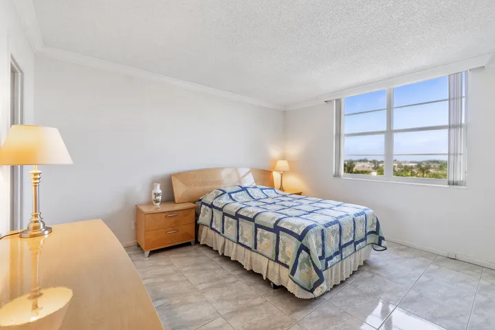 14 x 14 guest bedroom, tile floors