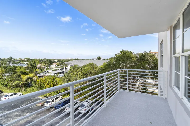 Corner spacious open balcony to enjoy!