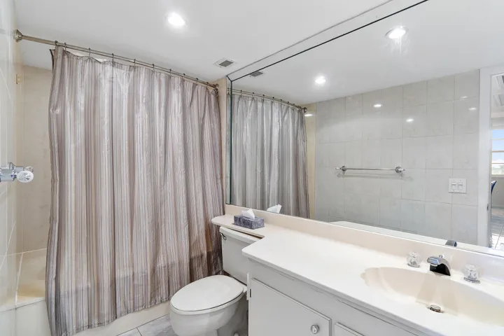 Tub/shower combination
