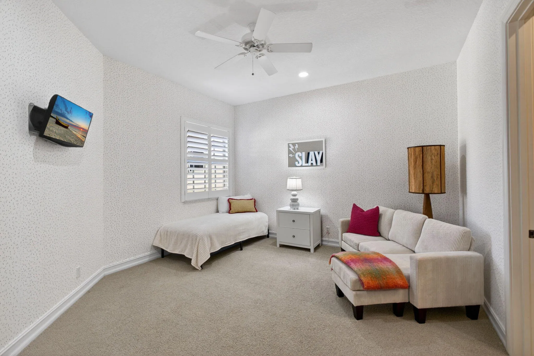 10418 3rd bdrm w.couch from den