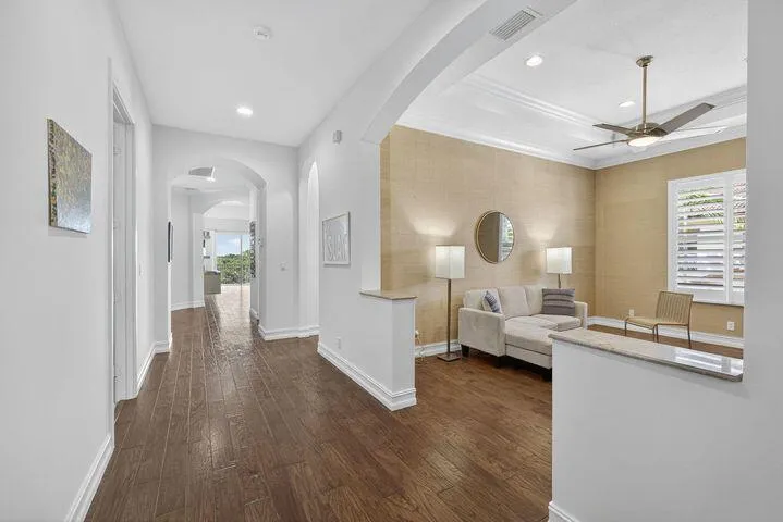 10418 Orchid Foyer