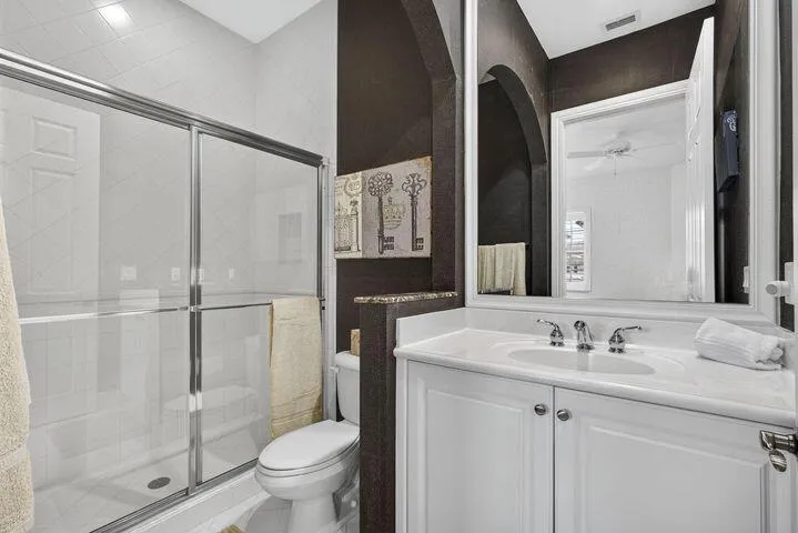 10418 Bedroom 3 Ensuite Bath