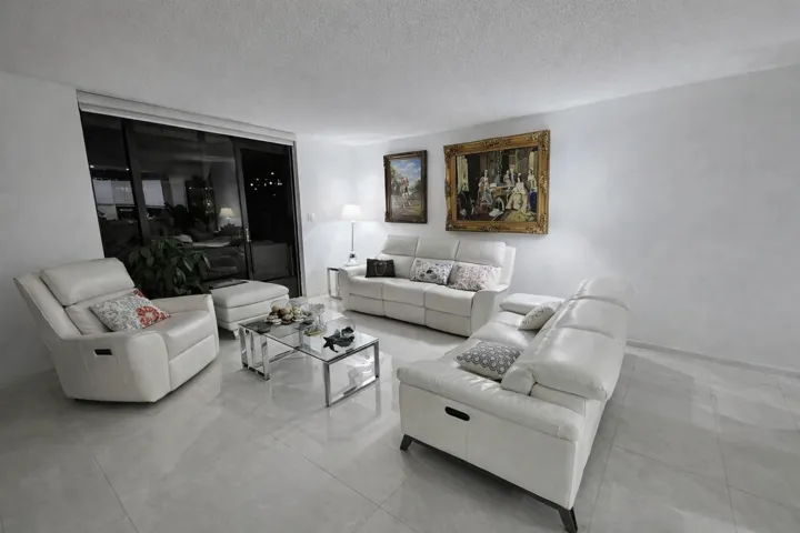 Living area-virtual staging