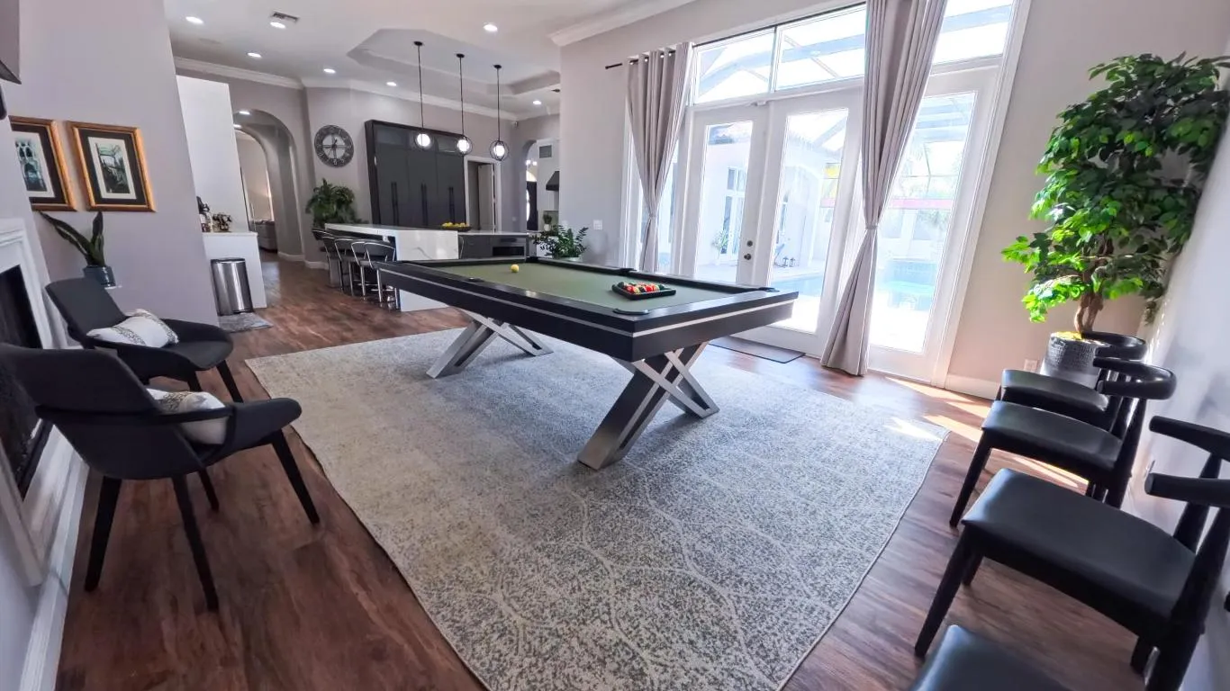 Pool Table and Dinning room 4