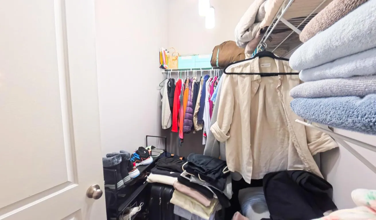 Bedroom 4 Closet