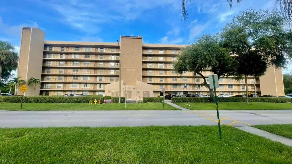 4570- 609- Front of Building