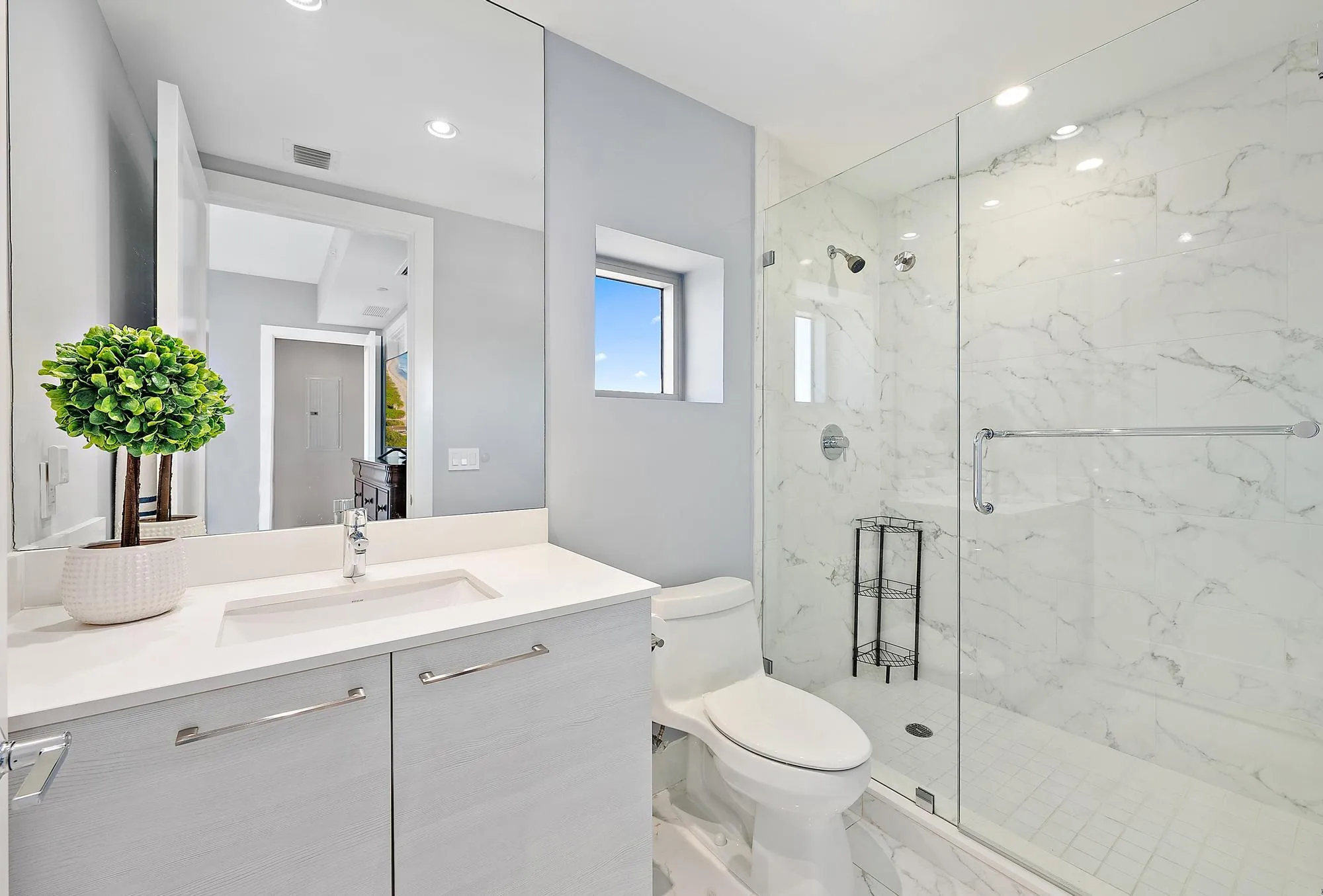 Guest 2 Bathroom