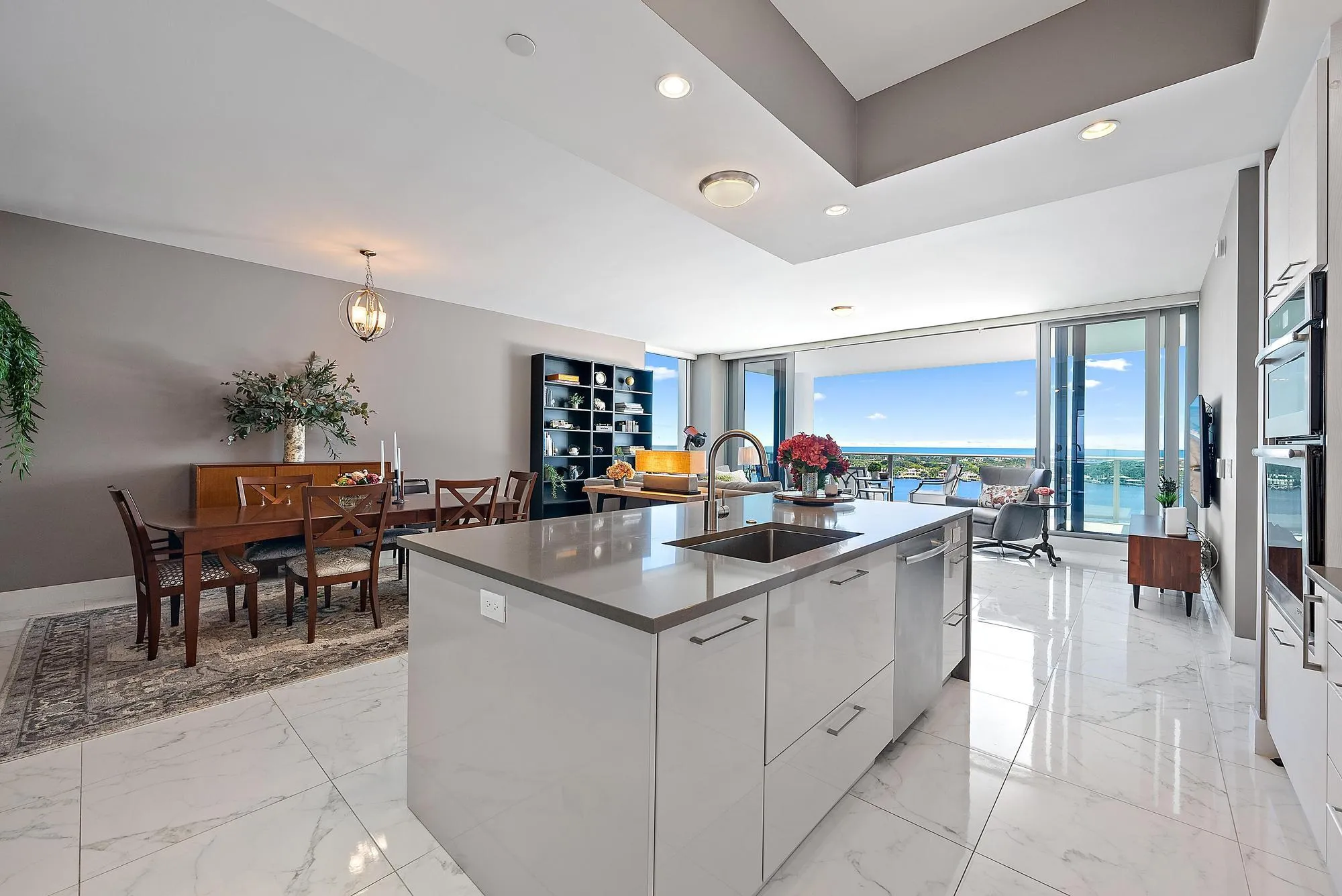Kitchen & Dining Area