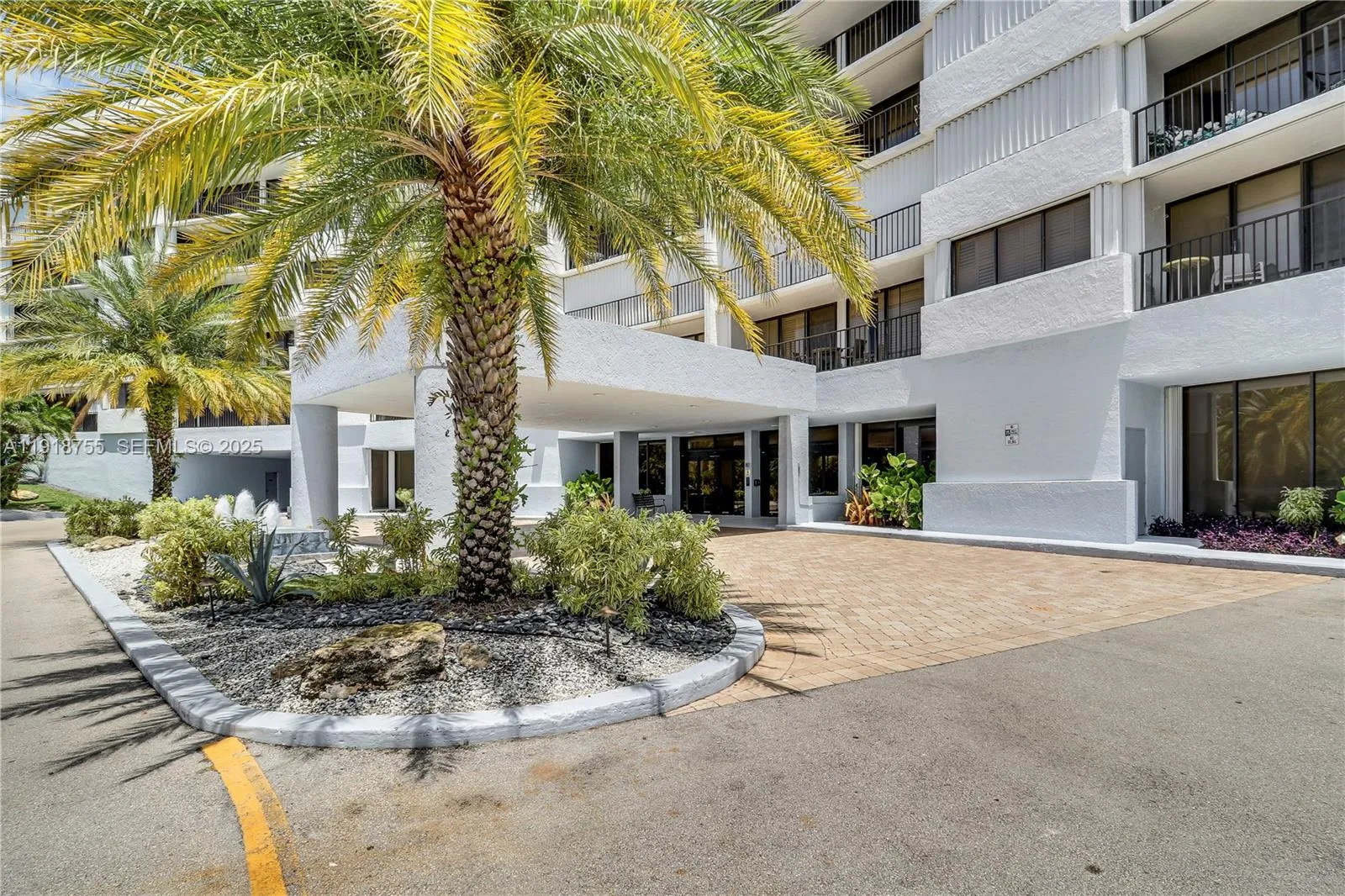 Front entrance of Oceancrest!