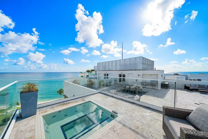 Private Rooftop Hot Tub