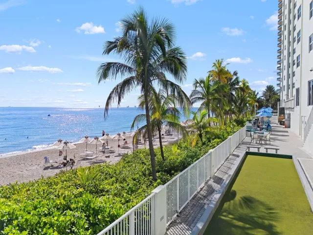 southpoint promenade and beach