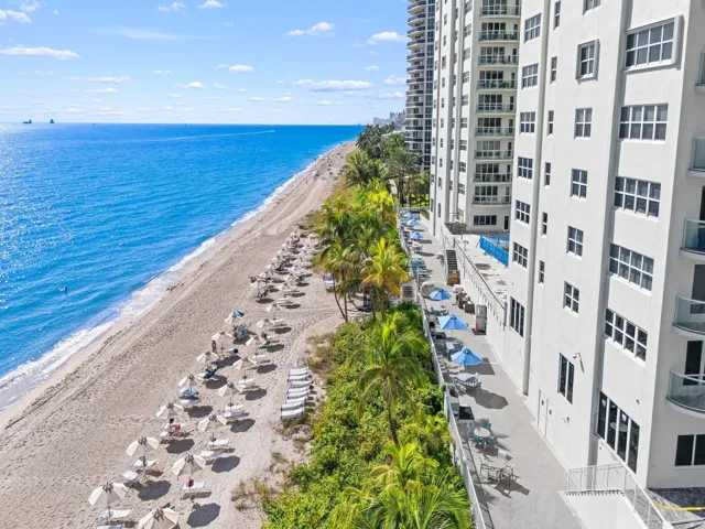 Southpoint promenade and beach
