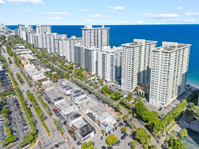 The Galt Ocean Mile with the Southpoint in the foreground