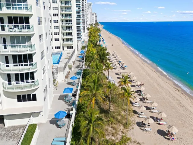 Southpoint promenade and beach